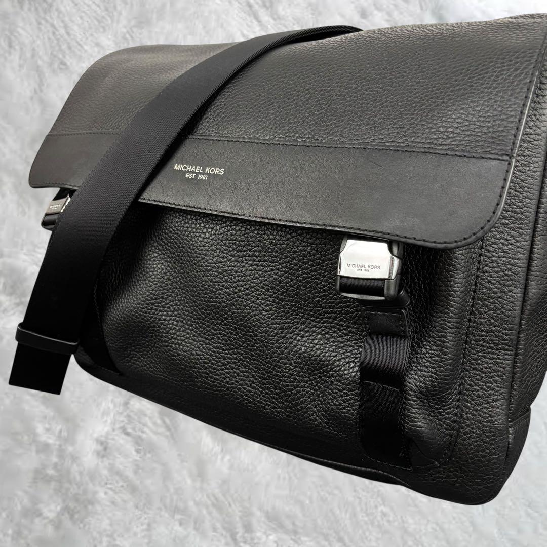 美品✨マイケルコース　レザー メッセンジャーバッグ ブラック シボ　シルバー金具