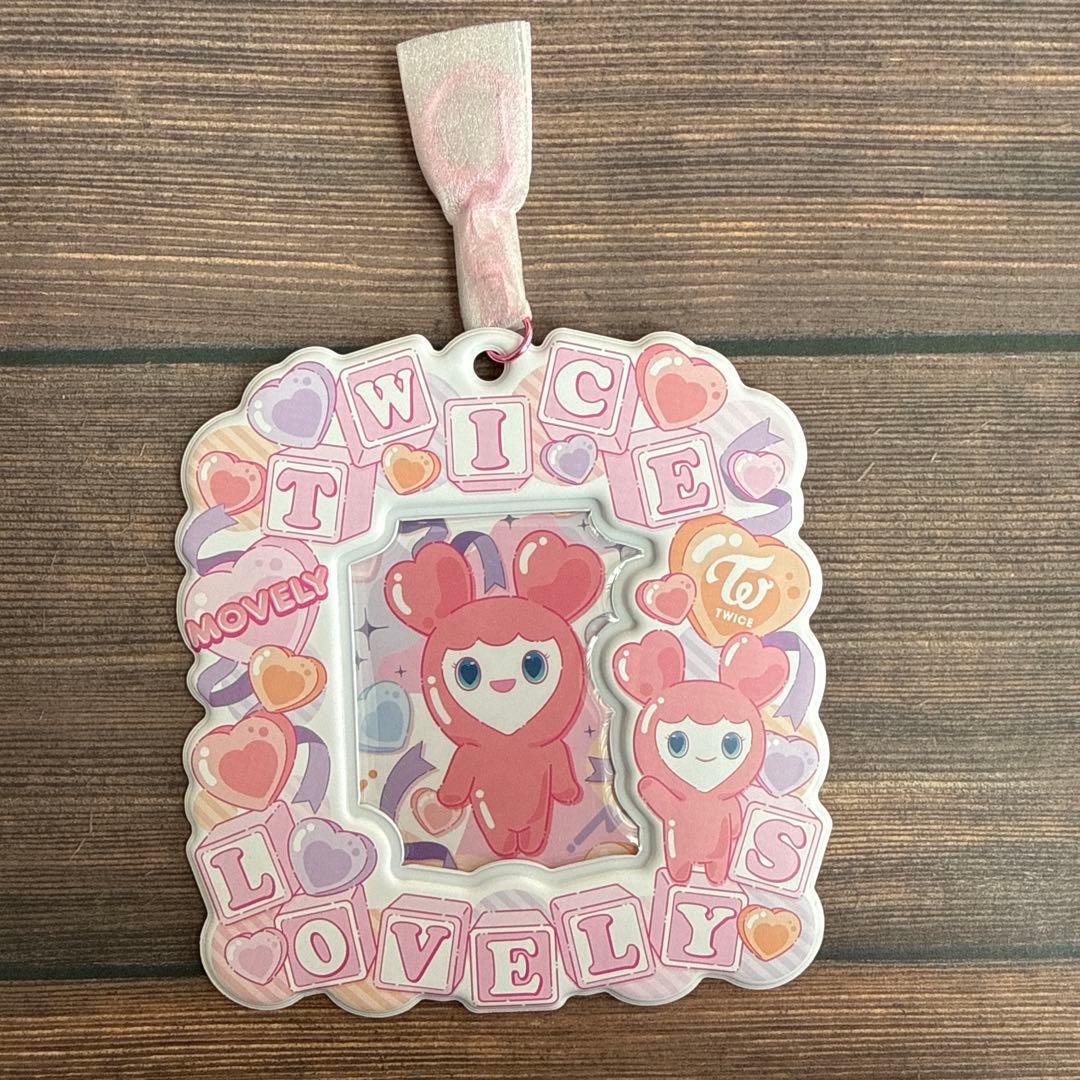 TWICE LOVELYS カードホルダー モモ MOVELY - メルカリ