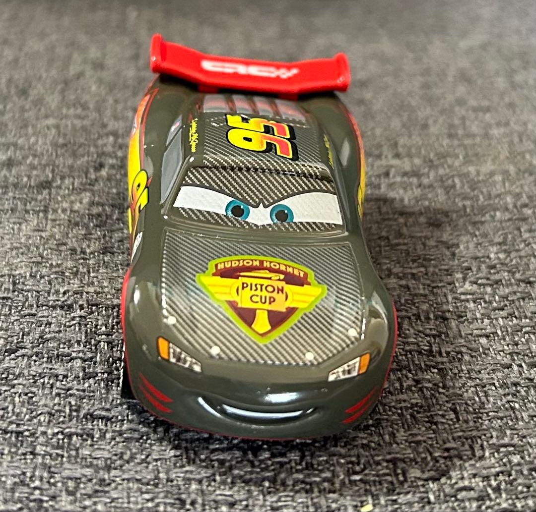 トミカ カーズ ライトニング・マックイーン(カーボンレーサータイプ