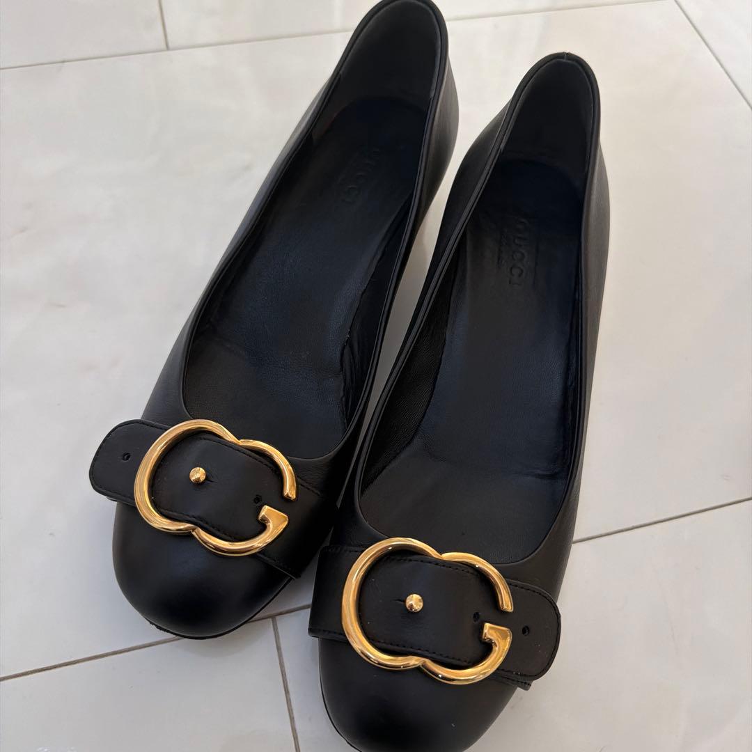 GUCCI ブラックレザー パンプス ゴールドバックル