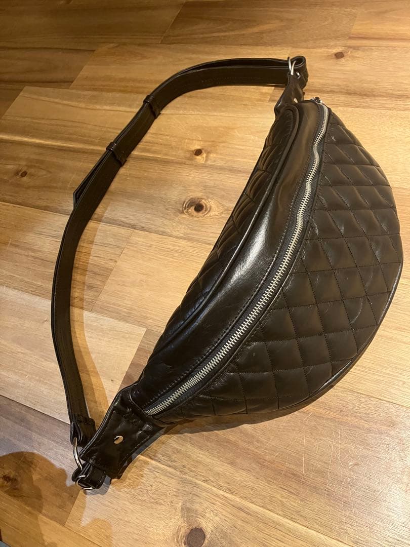 【未使用】MOTOBLUEZ ボディバッグ　レザーバッグ　ダイヤモンドステッチ