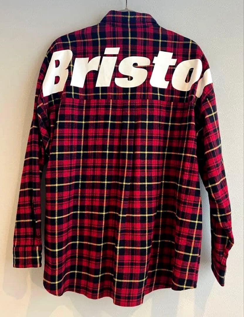 美品エフシーレアルブリストル F.C.Real Bristol ビッグロゴシャツ