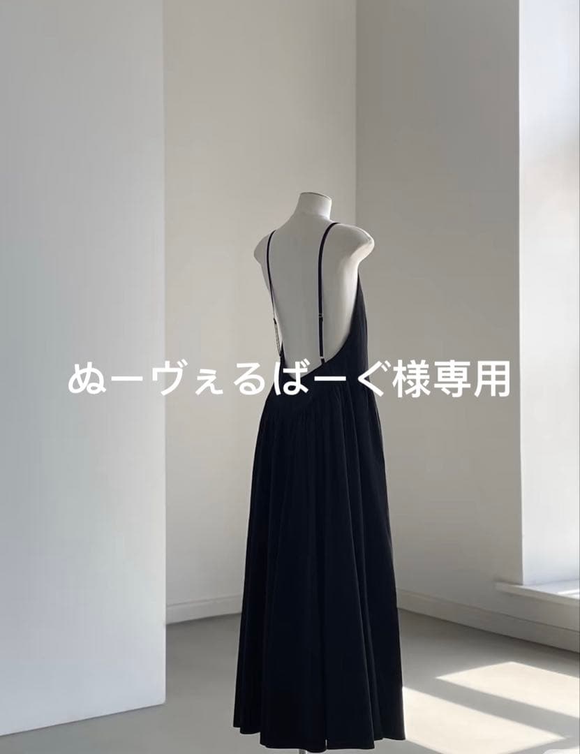 ぬーヴぇるばーぐ様　クルーネック黒