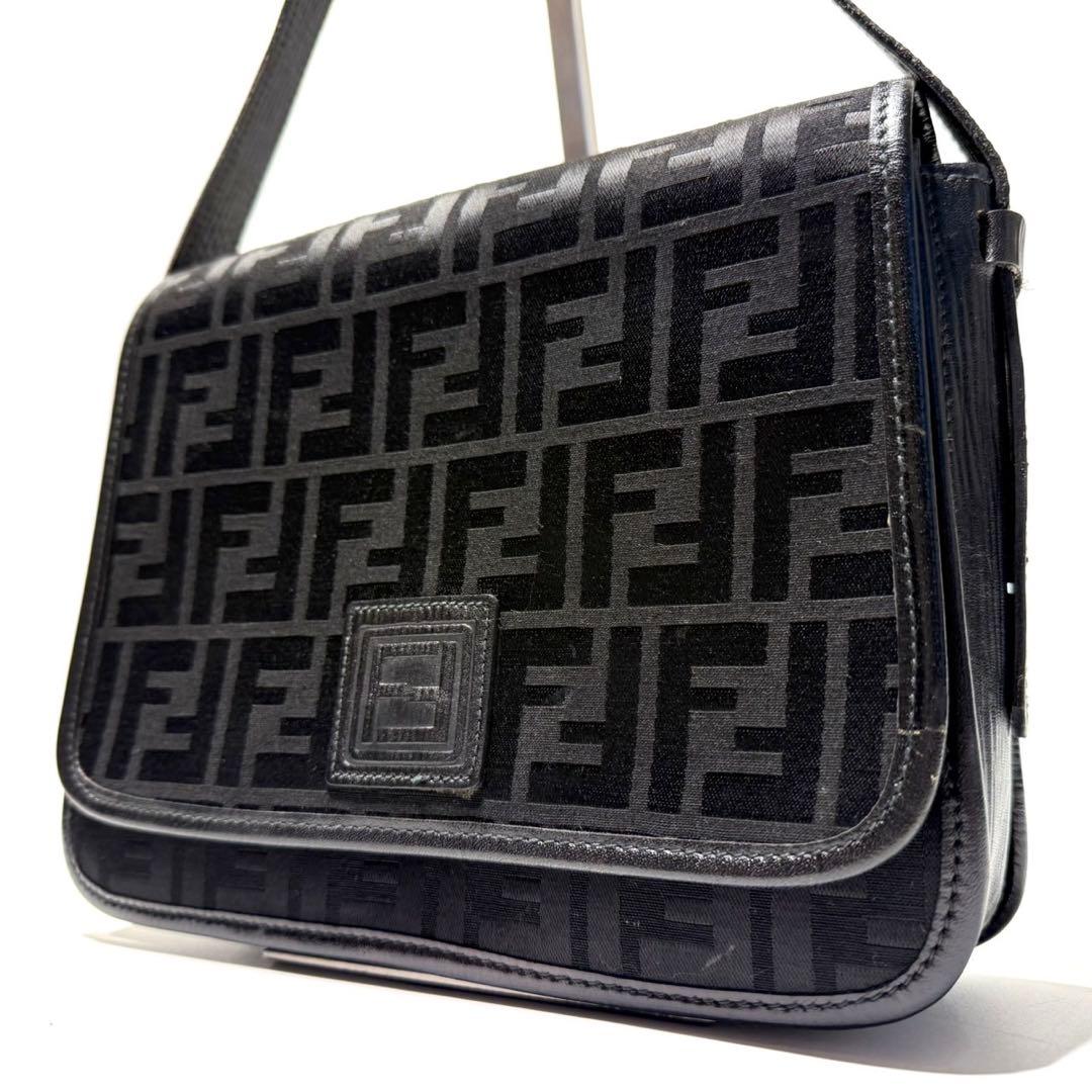 極希少 フェンディ エピ ズッカ柄 ショルダーバッグ 黒 メッセンジャー レザー