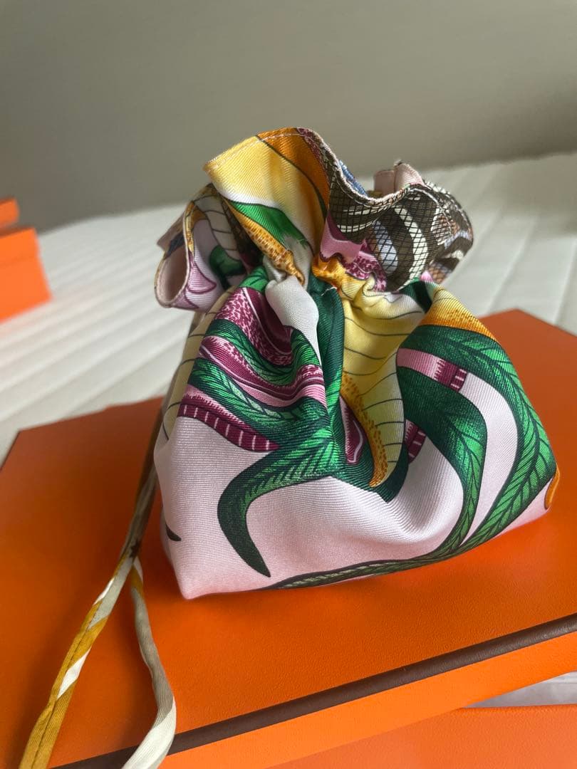 p*o様 エルメスHERMES シルク巾着ポーチ