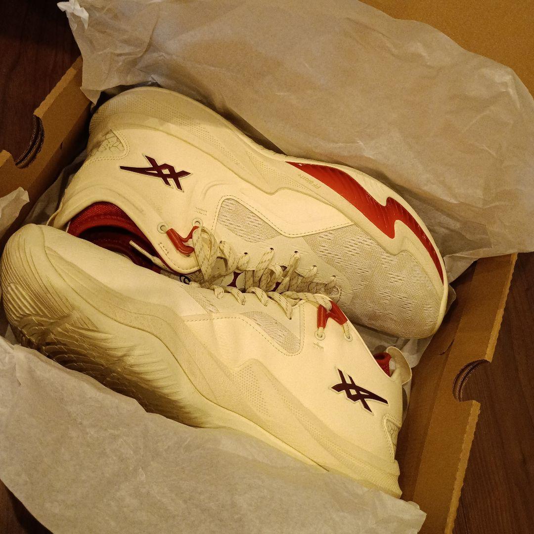 ASICS　NOVA SURGE LOW2　アイボリー