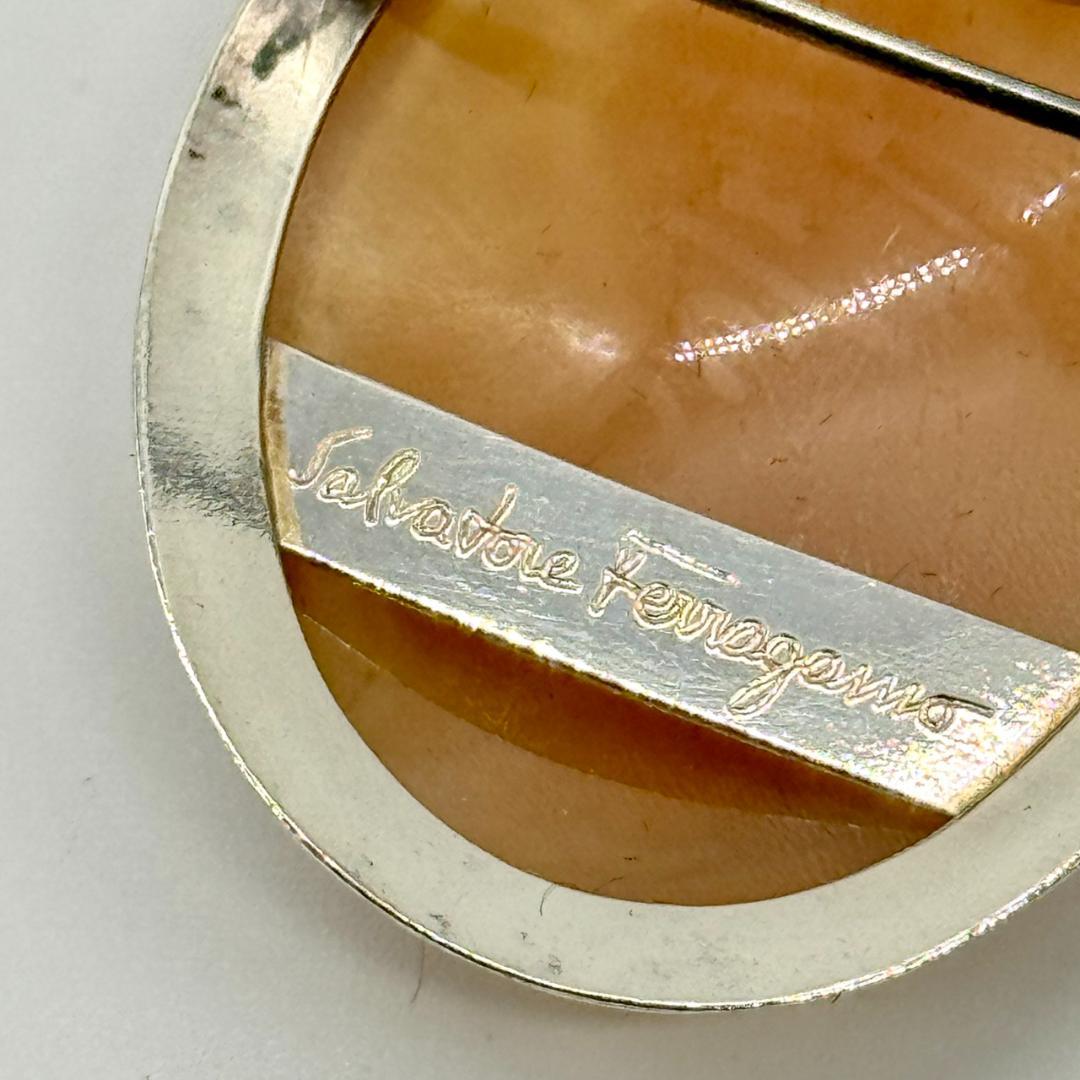 Salvatore Ferragamo フェラガモ ブローチ カメオ 925 - メルカリ