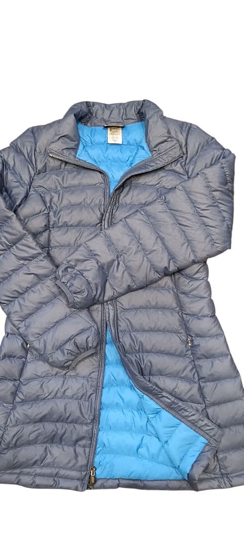 綺麗です!パタゴニア Patagonia 紺色 薄手ダウン 軽い