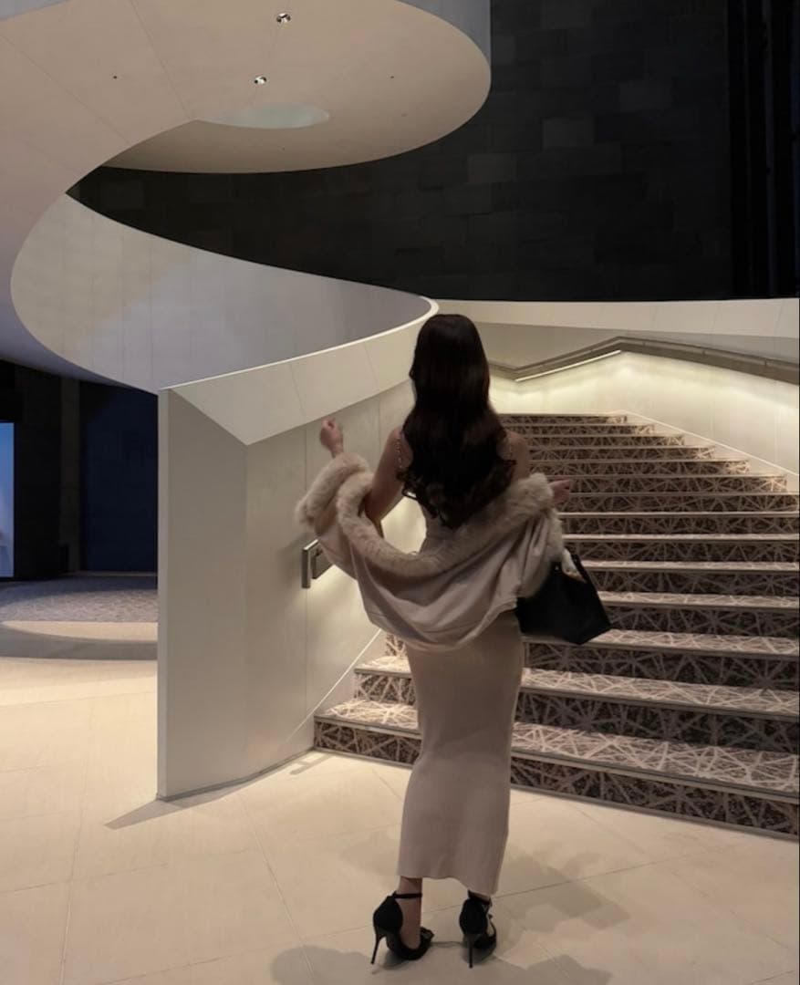 即日発送》elmyu ファーポンチョカーデ×チェーンワンピset パーティー白