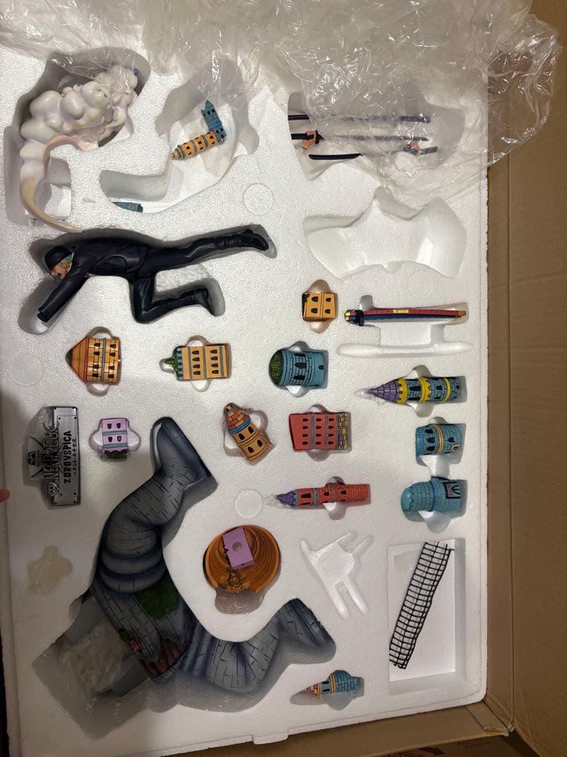 希少 超巨大 ワンピース 海外フィギュア ゾロ vs ピーカ - メルカリ