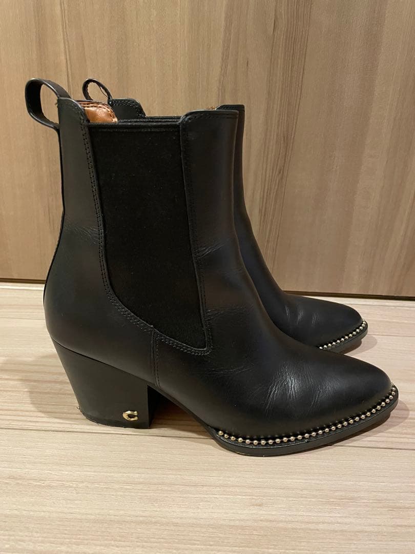 COACH コーチ ショートブーツ サイドゴア COACH - 美品 コーチ サイドゴアブーツ ショートブーツ 黒 レザー 23cm