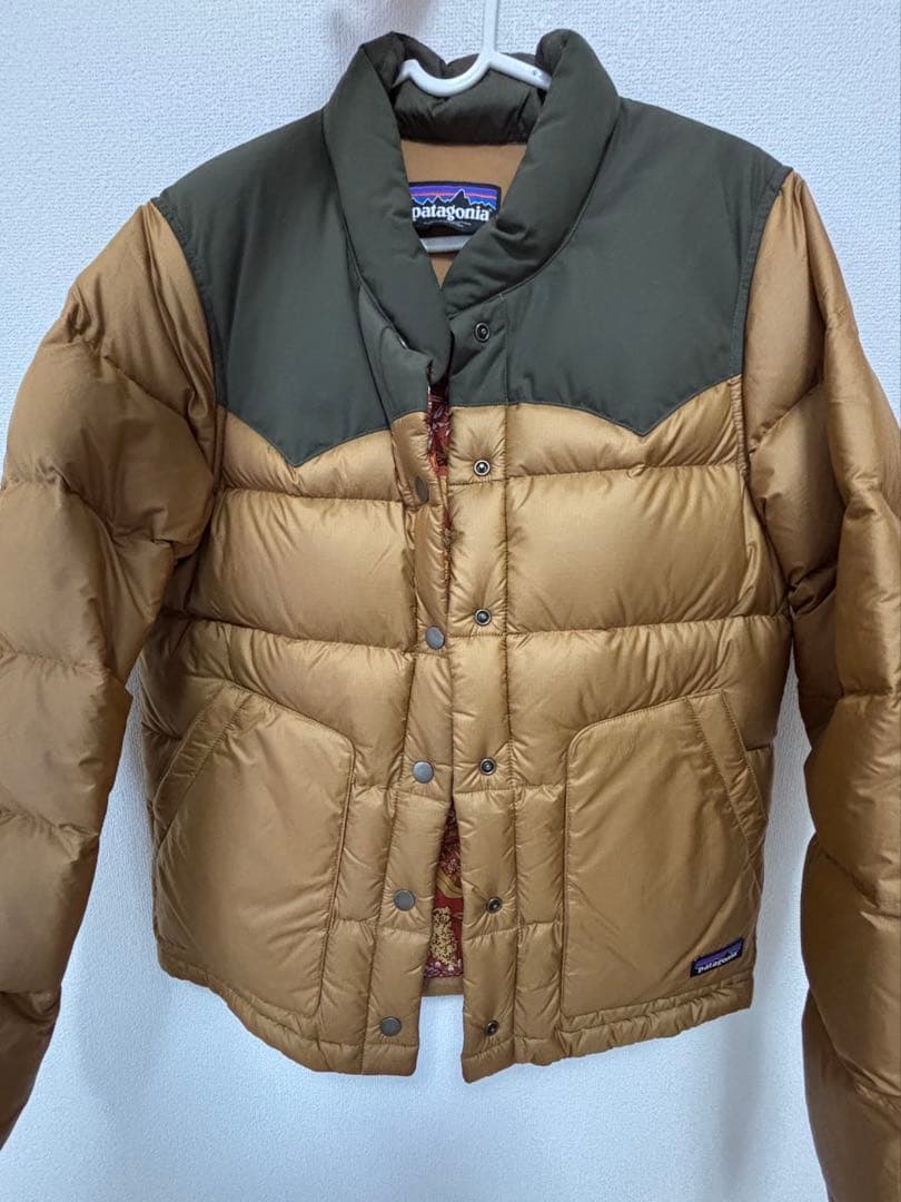 Patagonia ダウンジャケット カーキ/ベージュ