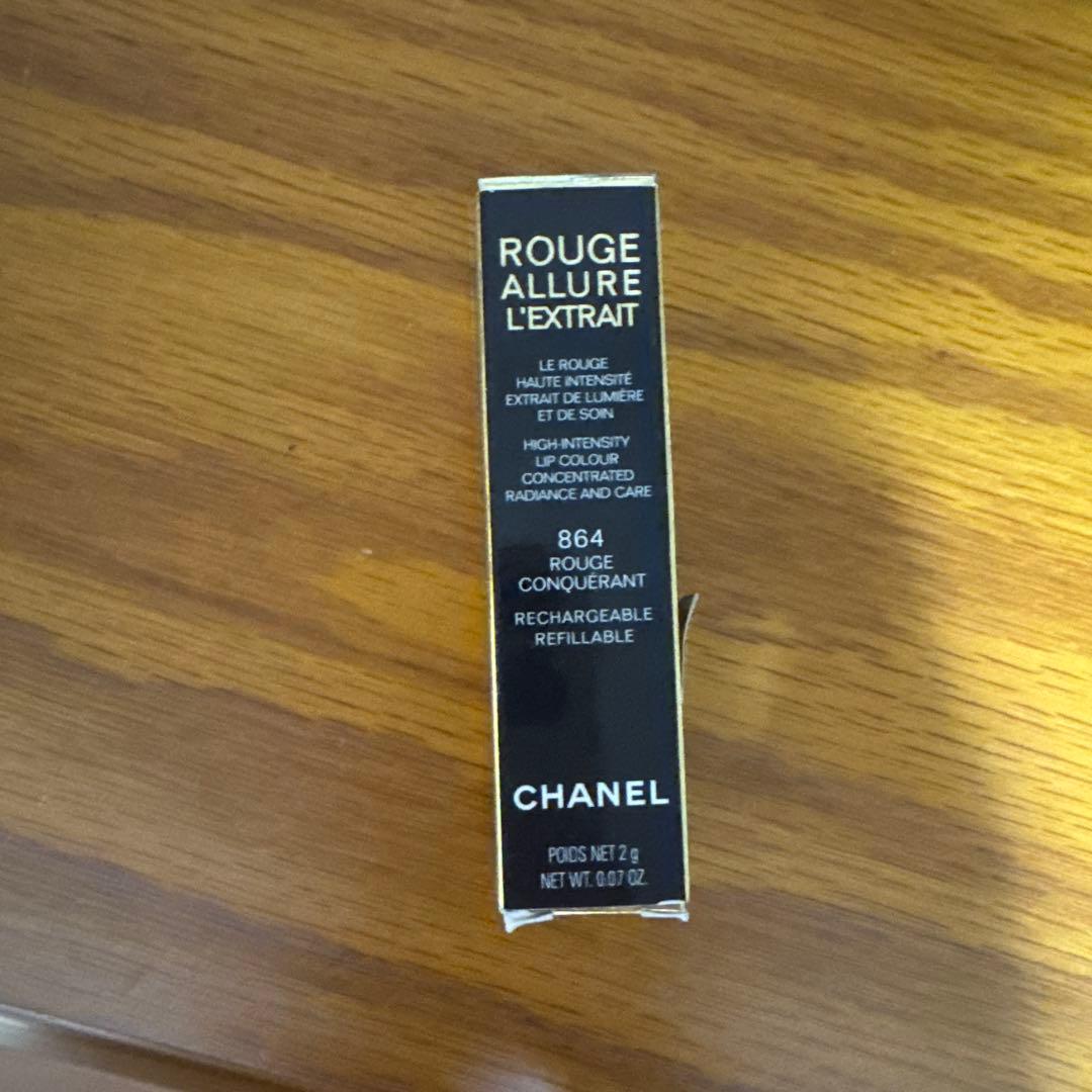 口紅 CHANEL ROUGE ALLURE L'EXTRAIT 864 ルージュ アリュール レクストレ リップスティック（鮮やかな発色