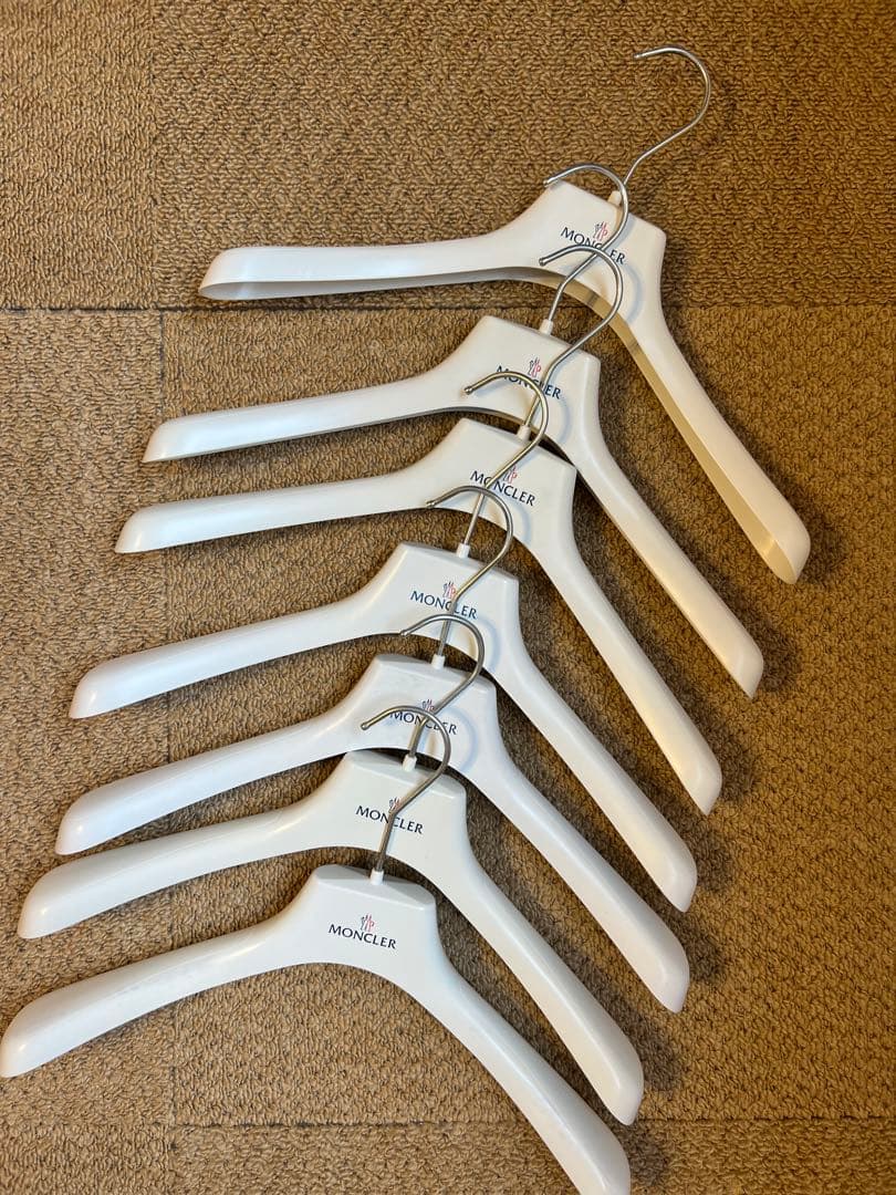 モンクレール　ハンガー
