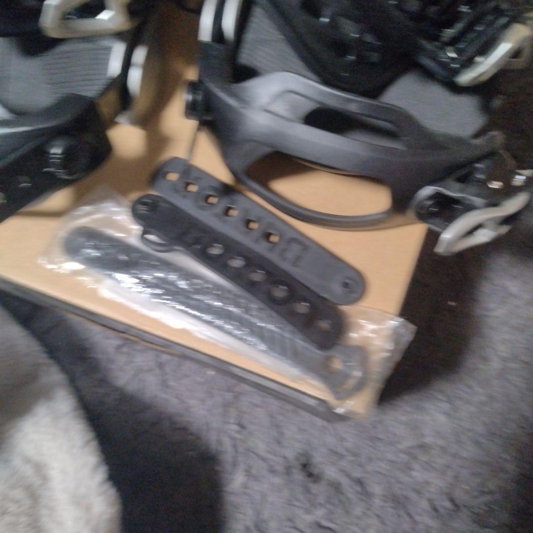 BURTON ジェネシス Mサイズ ビンディング シルバー カッコイイ。