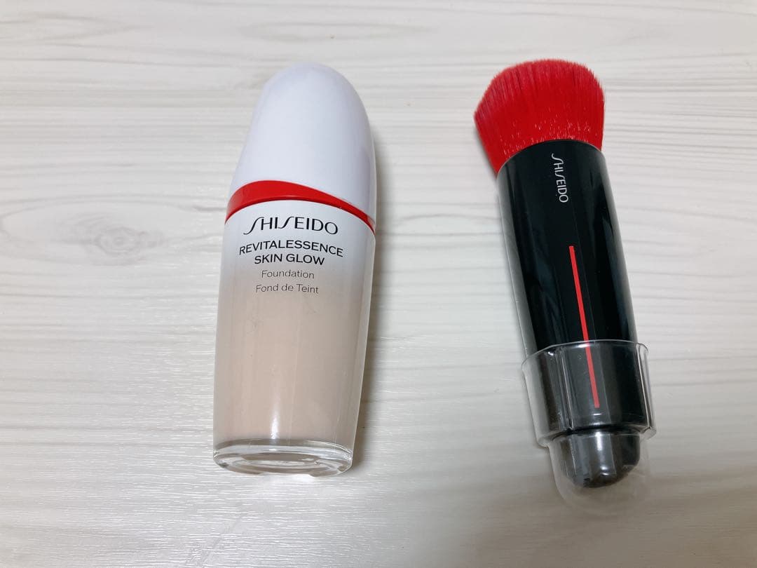 【美品】資生堂エッセンススキングロウファンデーション130/フェイスデュオブラシ