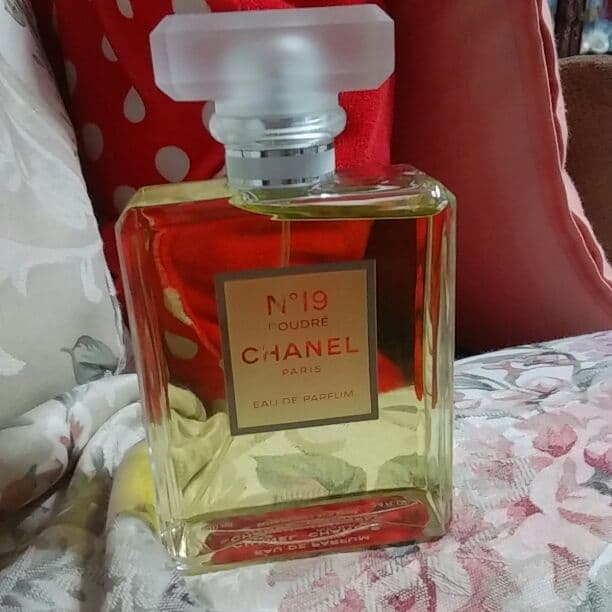 シャネルN19新品未使用お値下げさせていただきました。