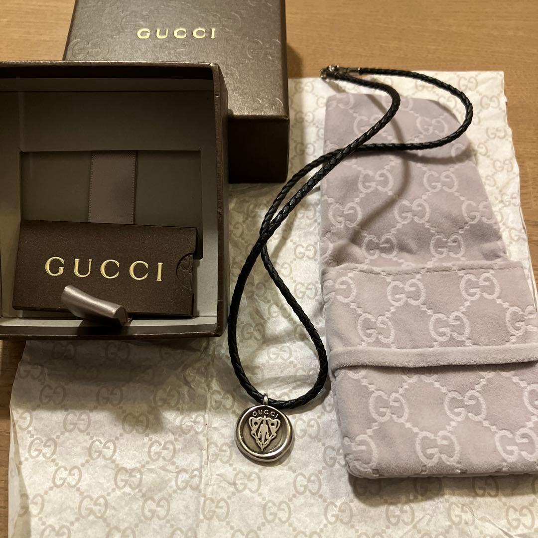 GUCCI レザーネックレス グッチ GUCCI ネックレス ジュエリー ペンダント GGロゴモチーフ