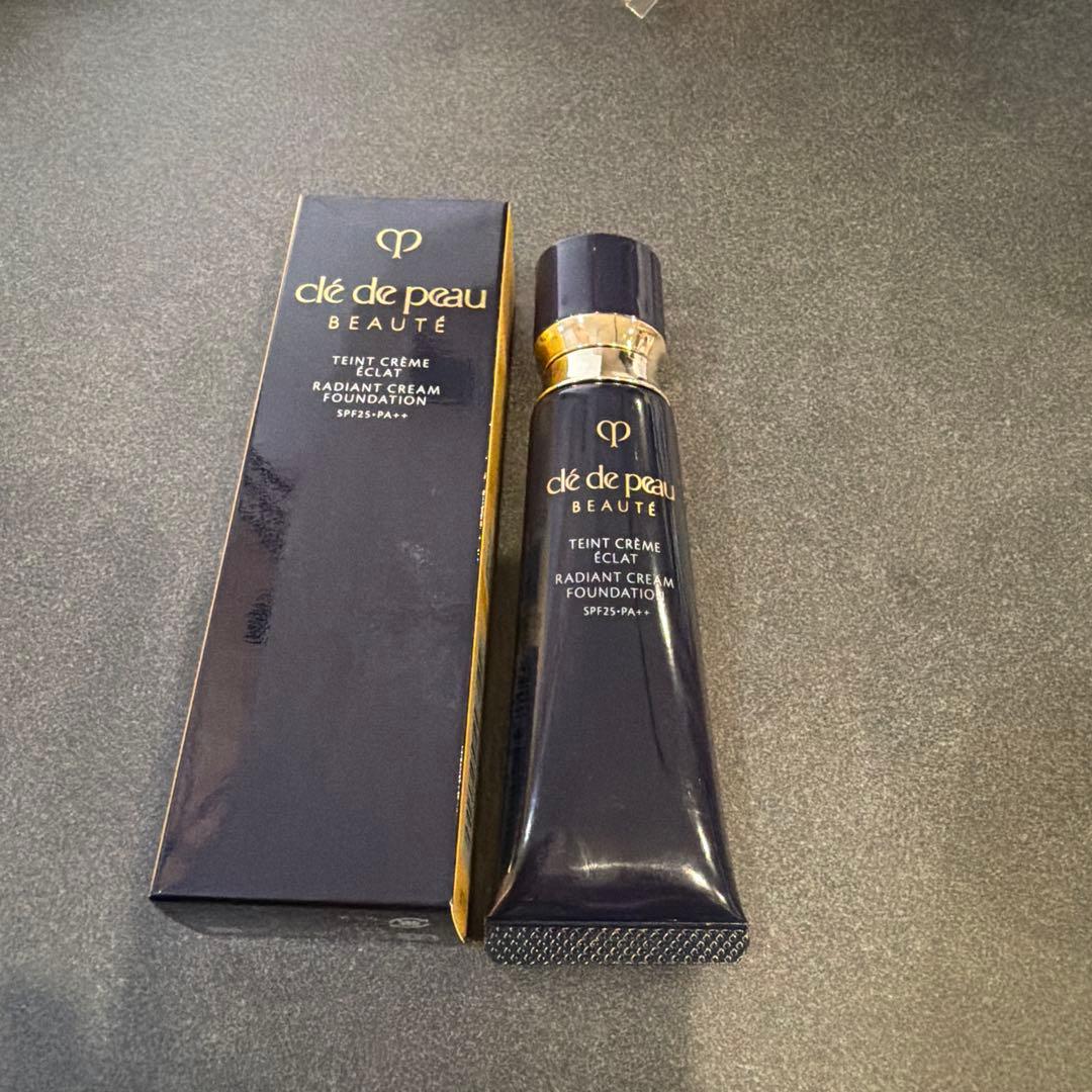 clé de peau クリームファンデーション オークル10 25g