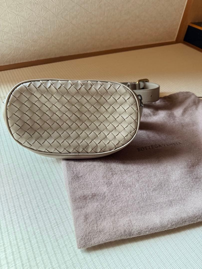 Bottega Veneta 編み込みデザイン ポーチ