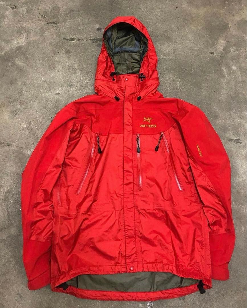 激レア極上ARC'TERYX Theta LT M アークテリクス菅田将暉着 赤 - メルカリ