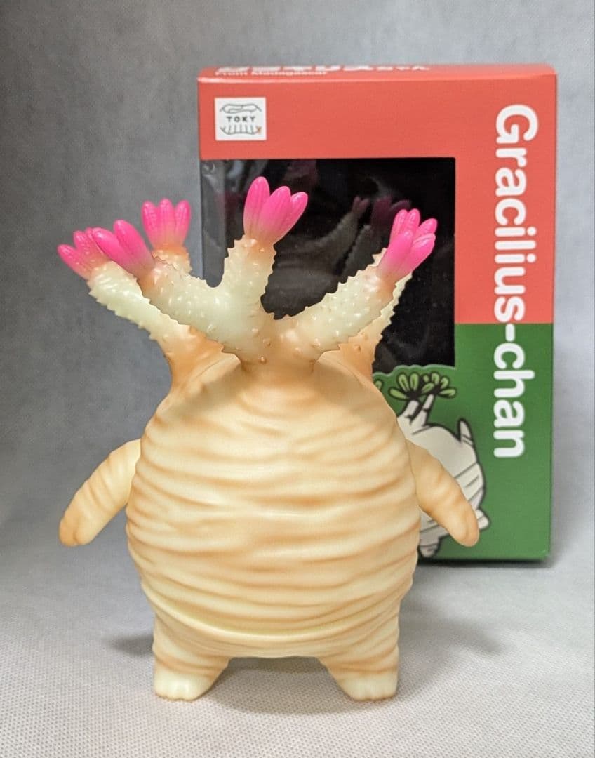グラキリスちゃん　蓄光　TOKY ソフビ