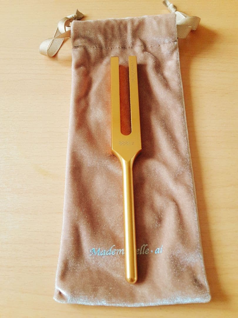 【美品】888Ｈｚ Jesus Christ ゴールド マドモアゼル・愛 巾着付