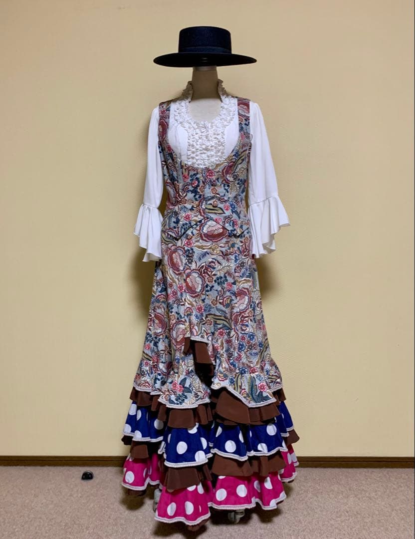 フラメンコ衣装　Mari Quita 上下➕ブラウス➕ウエストリボンの4点セット