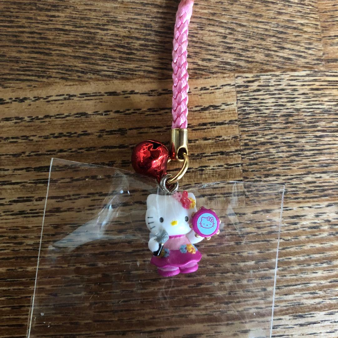 ハローキティ KITTY BIGECHO 限定 カラオケ 根付 ストラップ - メルカリ