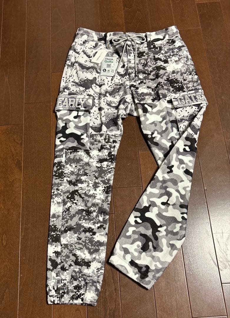専用です。パーリーゲイツダブルラッセル　マルチカモプリントパンツサイズ4