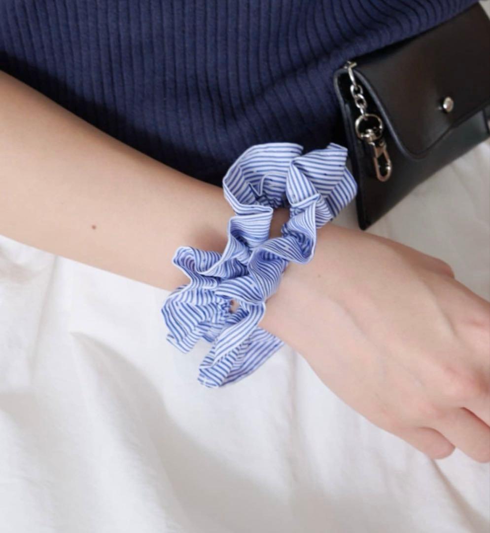 青と白のストライプシュシュ - メルカリ