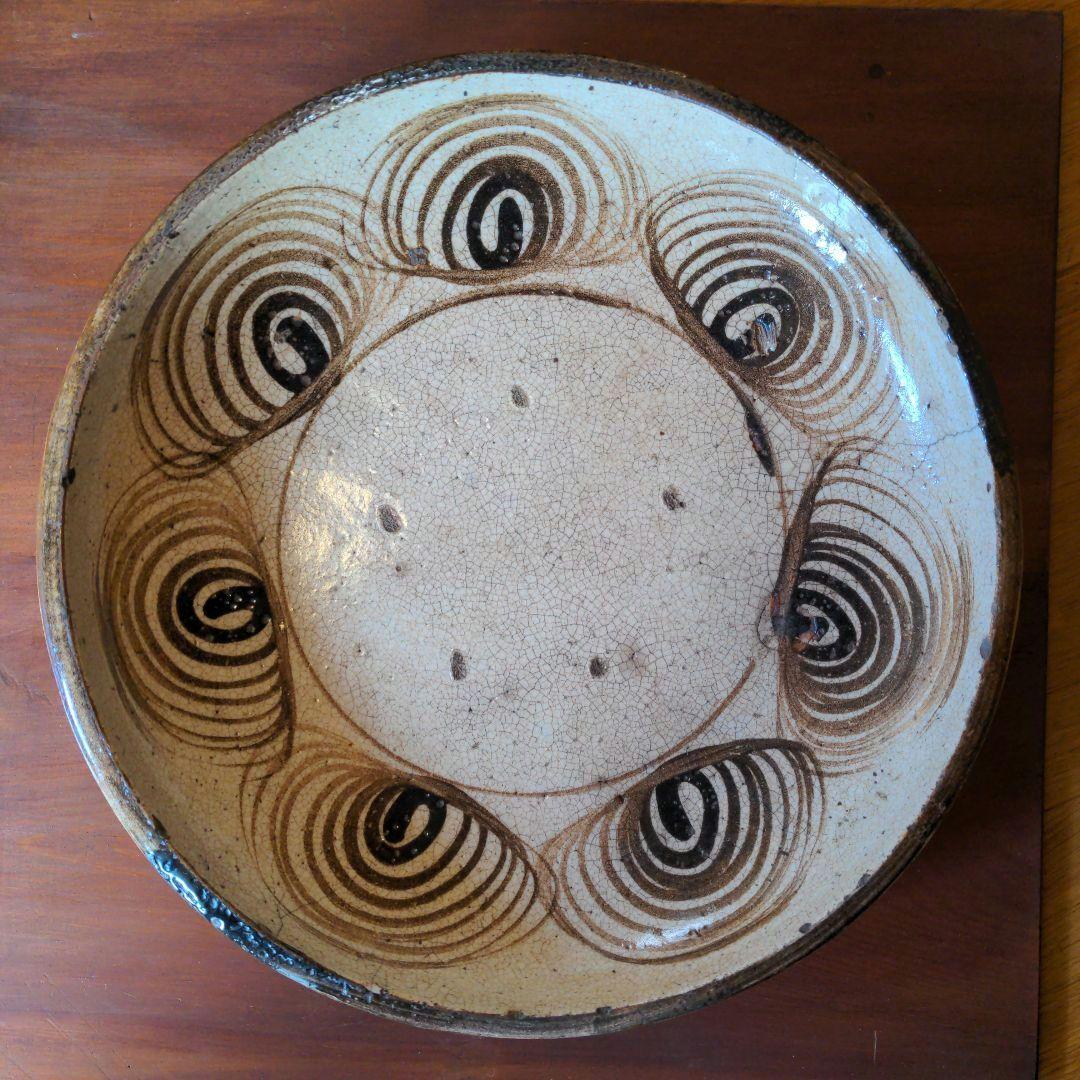 波紋模様の陶器製重箱