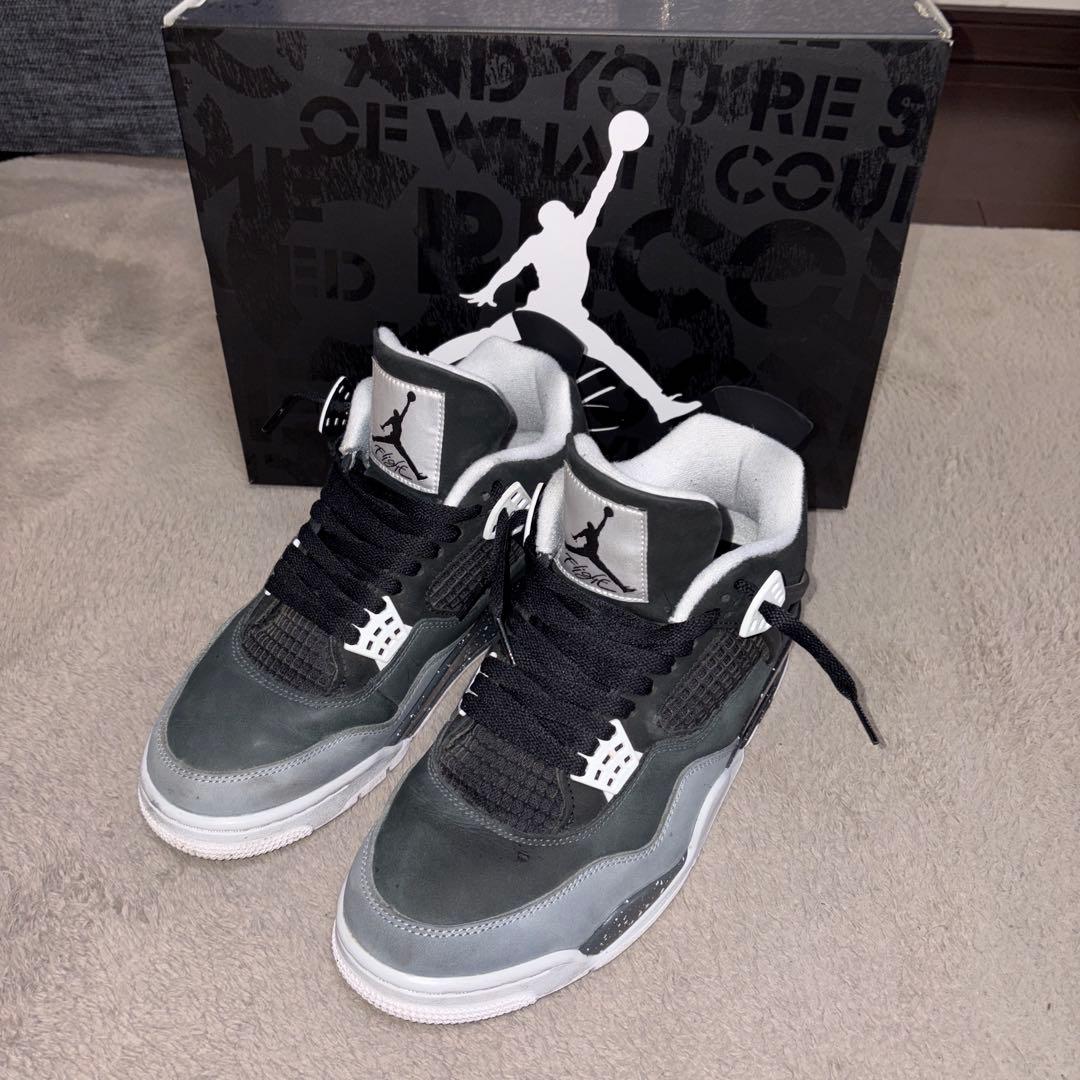 ナイキ　エアジョーダン４　ブラック　２７.５