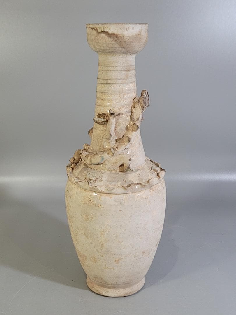 中国美術 遼白磁 纏龍貼 瓶 時代物 DT243