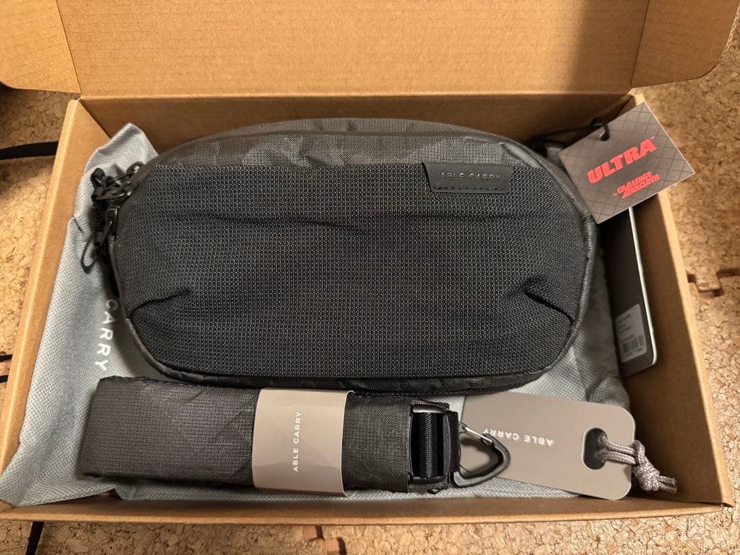 バッグ ABLE CARRY Core Sling Ultra Black
