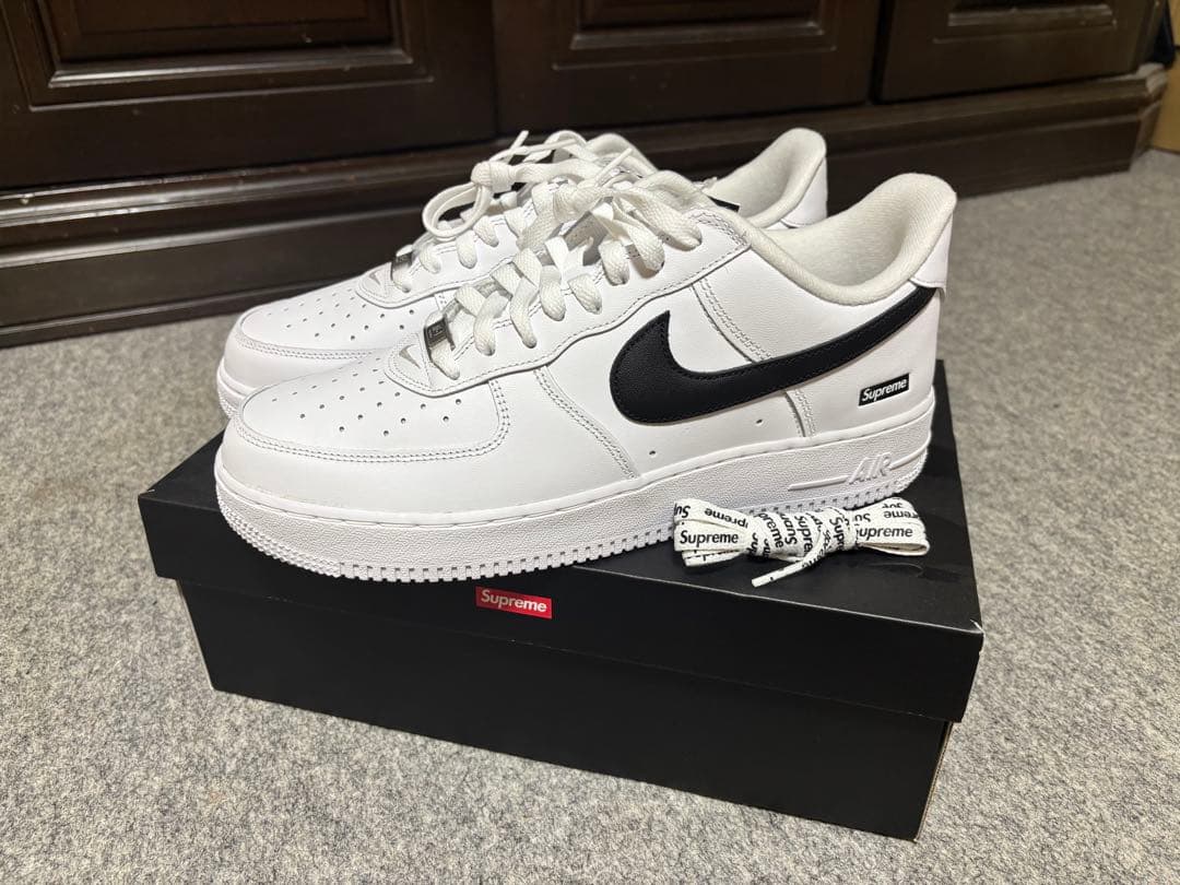 Supreme × Nike Air Force 1 Low