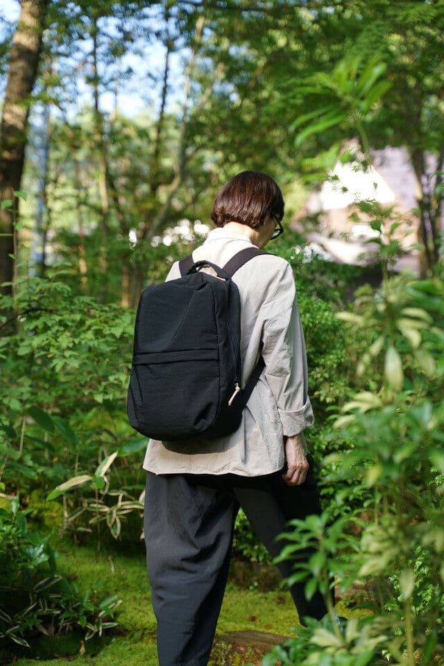 NIZYU KANOニジュウカノウブラックリュック A4サイズ対応