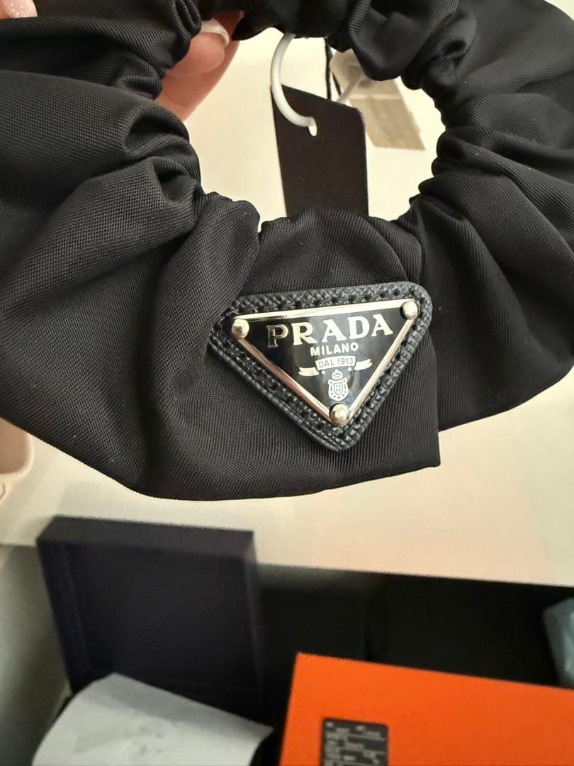PRADA シュシュ NYLON 完売品 NERO silver - メルカリ
