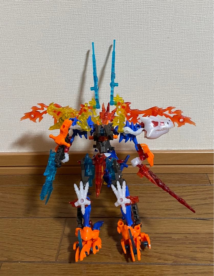 ほねほねザウルス 覇王竜スーパーアーマードブレイズティラノキング