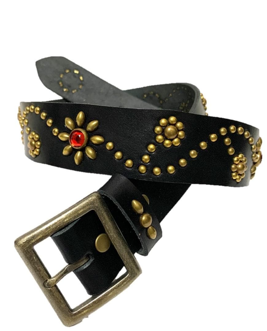 栃木レザー　フラワー型スタッズベルト　黒（レッドスポッツ）ヴィンテージタイプ