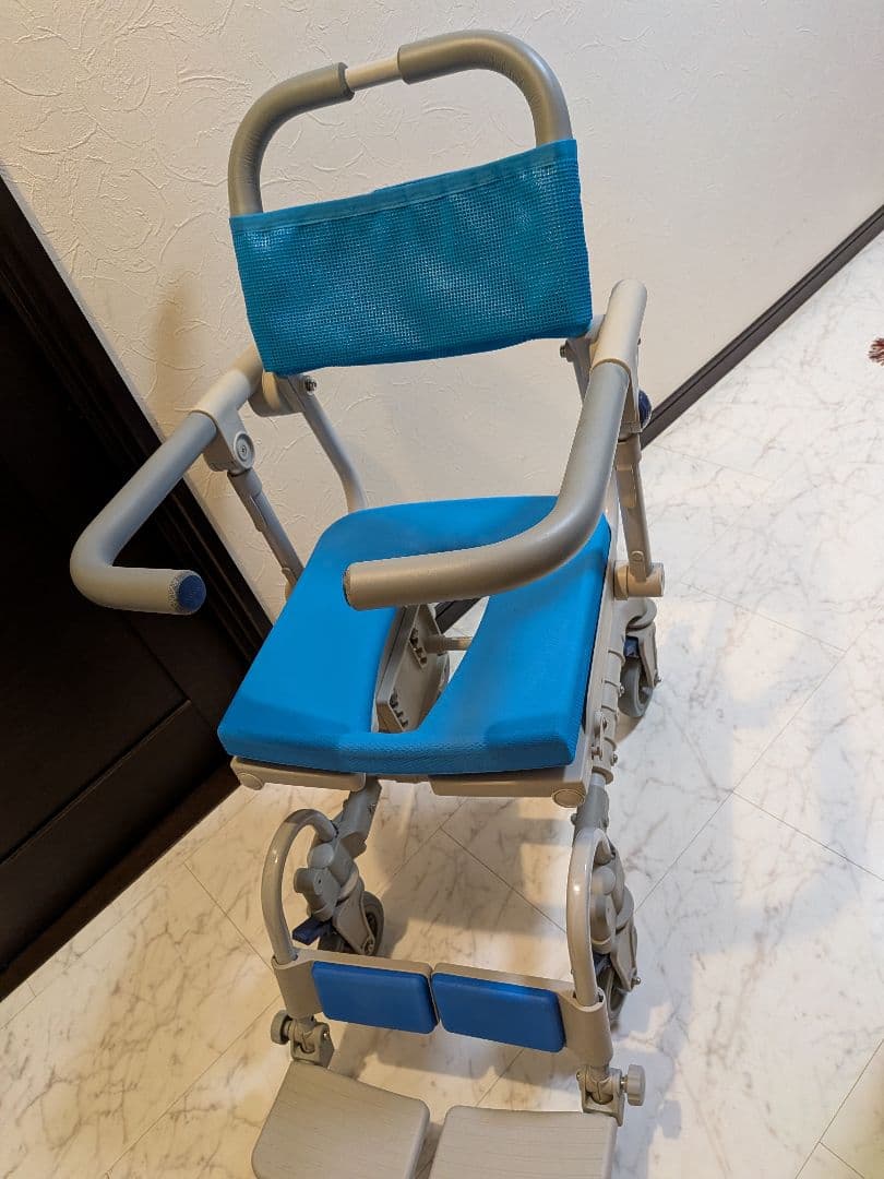 入浴用車椅子 青　シャワーキャリー