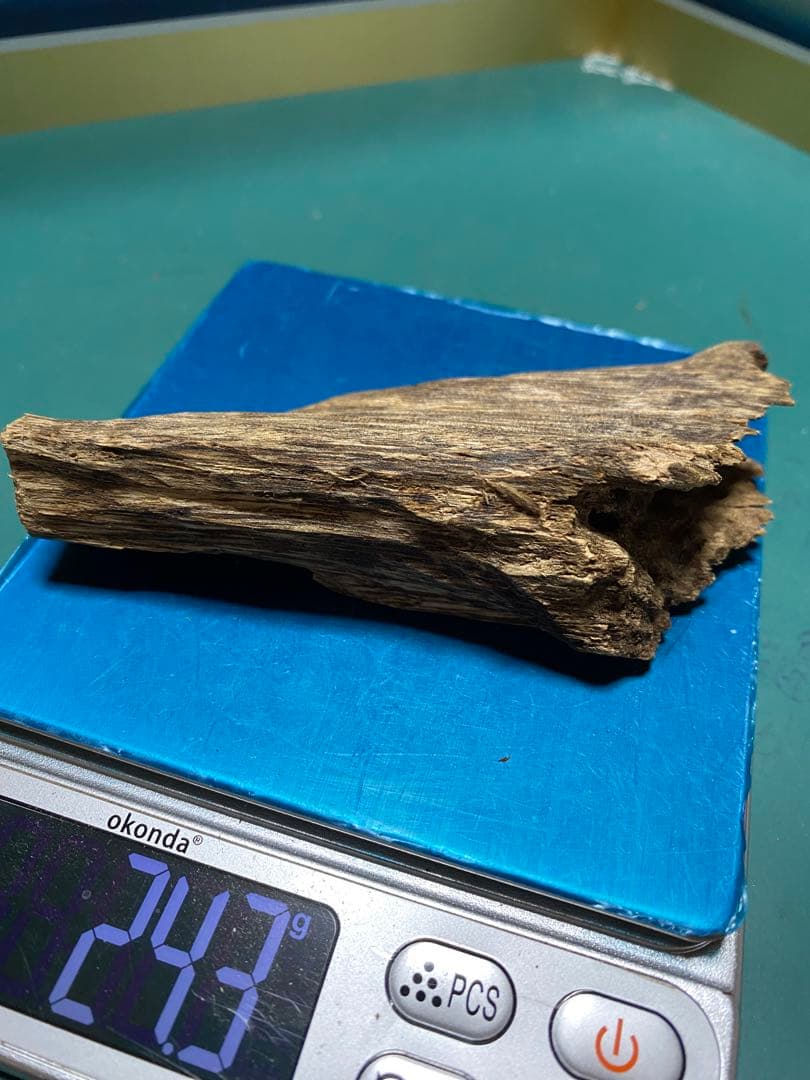 特選ベトナム産 沈梗24.3g / 沈香 香木 お香 伽羅 羅国