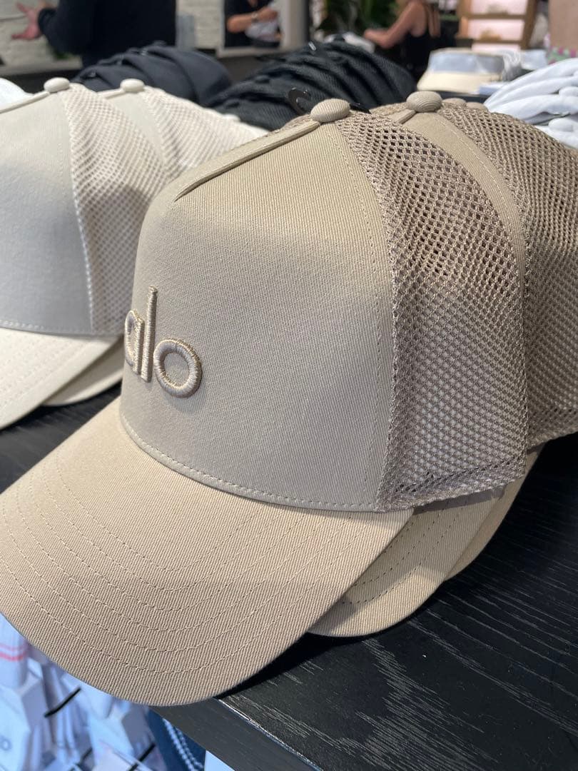 ☆alo☆ District Trucker Hat ベージュ
