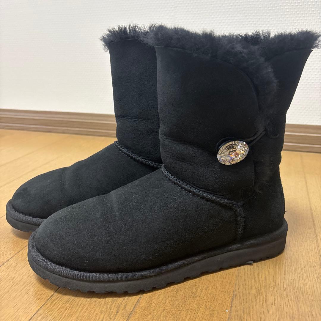 美品】UGG アグ スワロフスキー ムートンブーツ（黒） - メルカリ