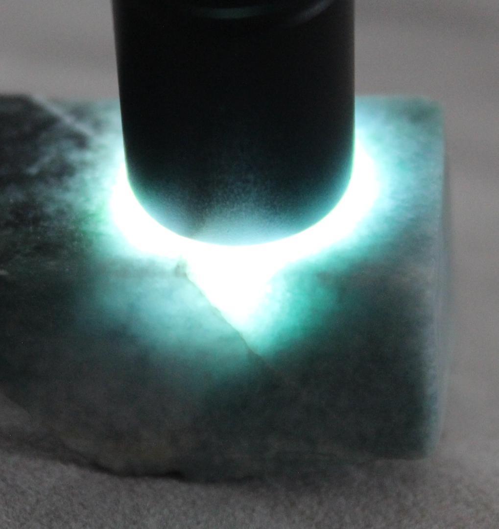 ［ブルーの美翡翠］糸魚川翡翠 青翡翠 原石 47.8g