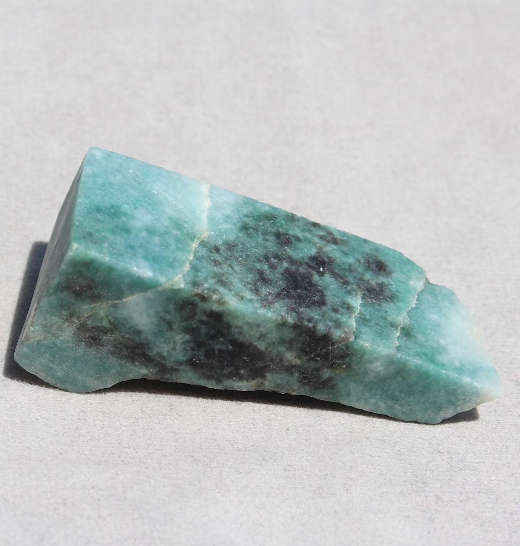 ［ブルーの美翡翠］糸魚川翡翠 青翡翠 原石 47.8g