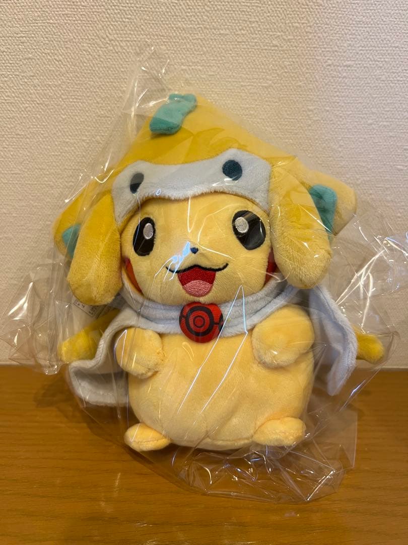 ポケモンセンタートウホク ジラーチポンチョのピカチュウ ぬいぐるみ
