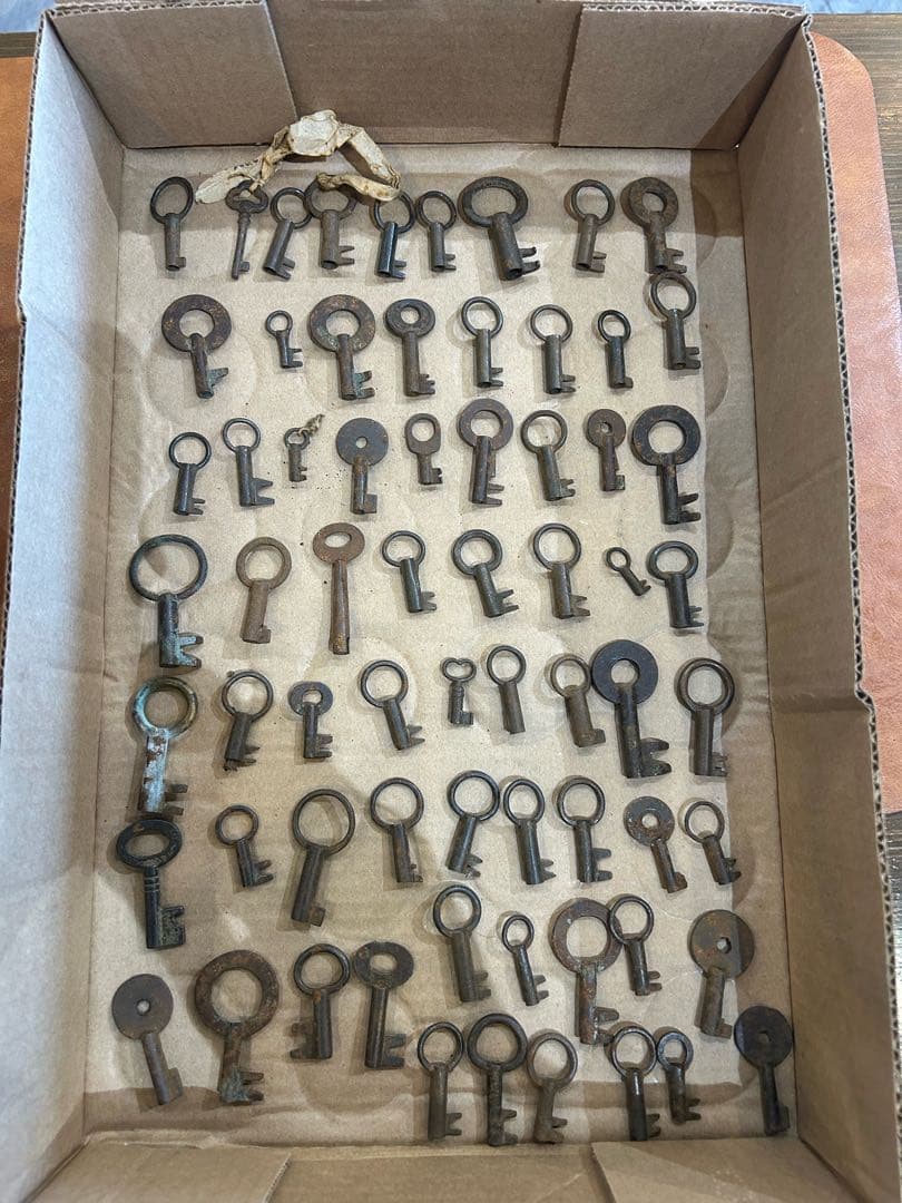 大量　67本　古い鍵アンティークキーコレクション多数　箪笥　江戸時代？ アンティークキー | イギリスの古い鍵5本セット（1） | アンティーク