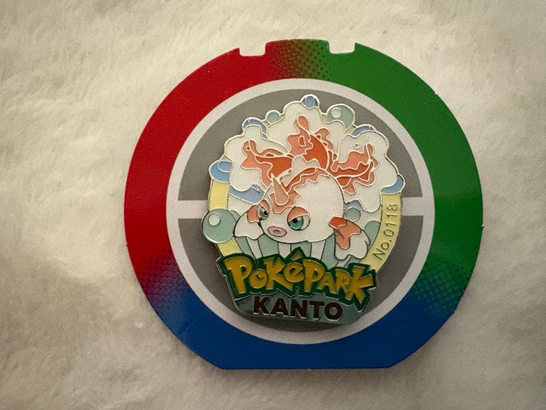 ポケパークカントー トサキント モンスターボールピンバッジ - メルカリ