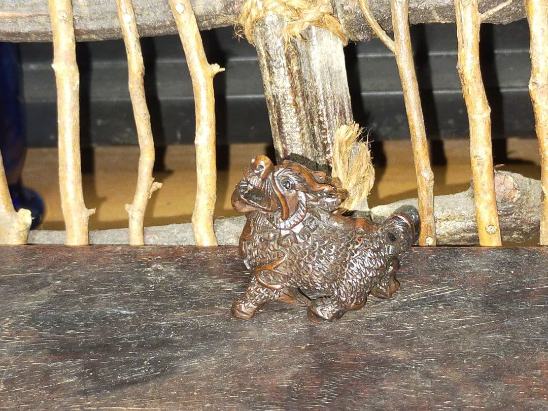 ♥とても古い　根付け　木製　麒麟　在銘　根付　骨董品